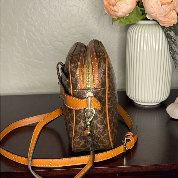 CELINE Vintage Crossbody 🎉(unbranded strap) - Picture 6 of 13